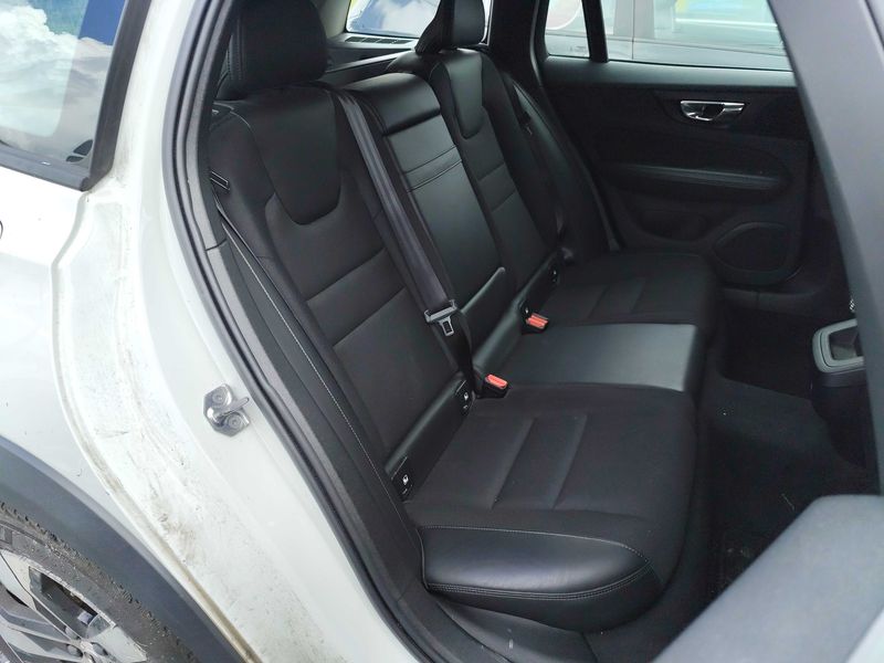 Volvo V60 Cross Country 2.0 D4 AWD — zdjęcie 14