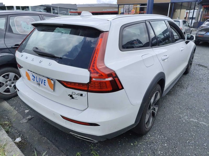Volvo V60 Cross Country 2.0 D4 AWD — zdjęcie 5