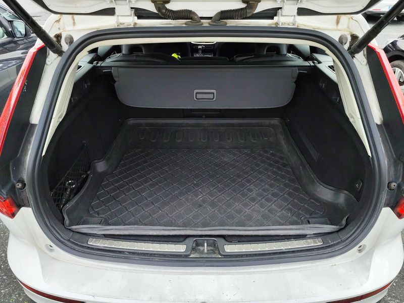 Volvo V60 Cross Country 2.0 D4 AWD — zdjęcie 9