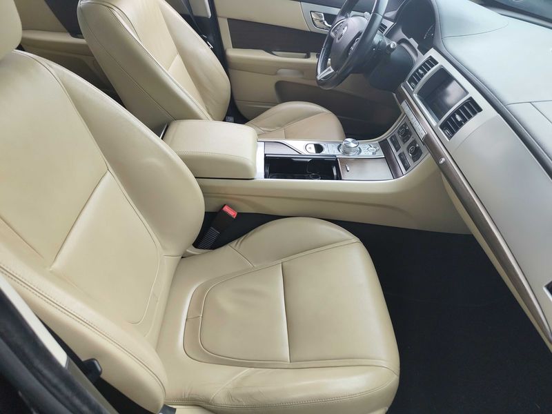 Jaguar XF 2.2 D — zdjęcie 10