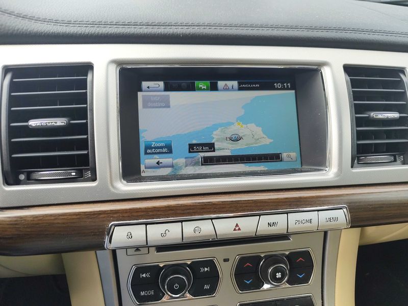 Jaguar XF 2.2 D — zdjęcie 13