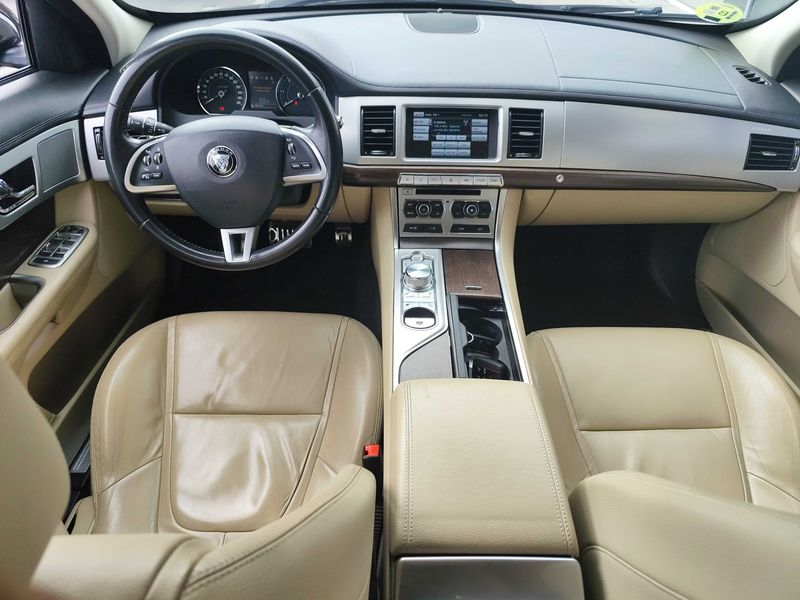 Jaguar XF 2.2 D — zdjęcie 11