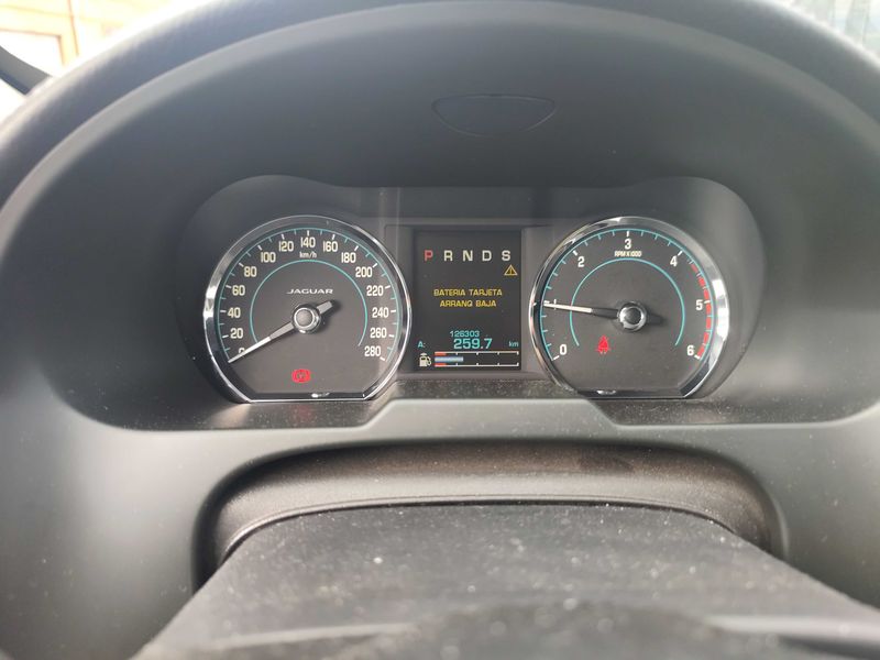 Jaguar XF 2.2 D — zdjęcie 12