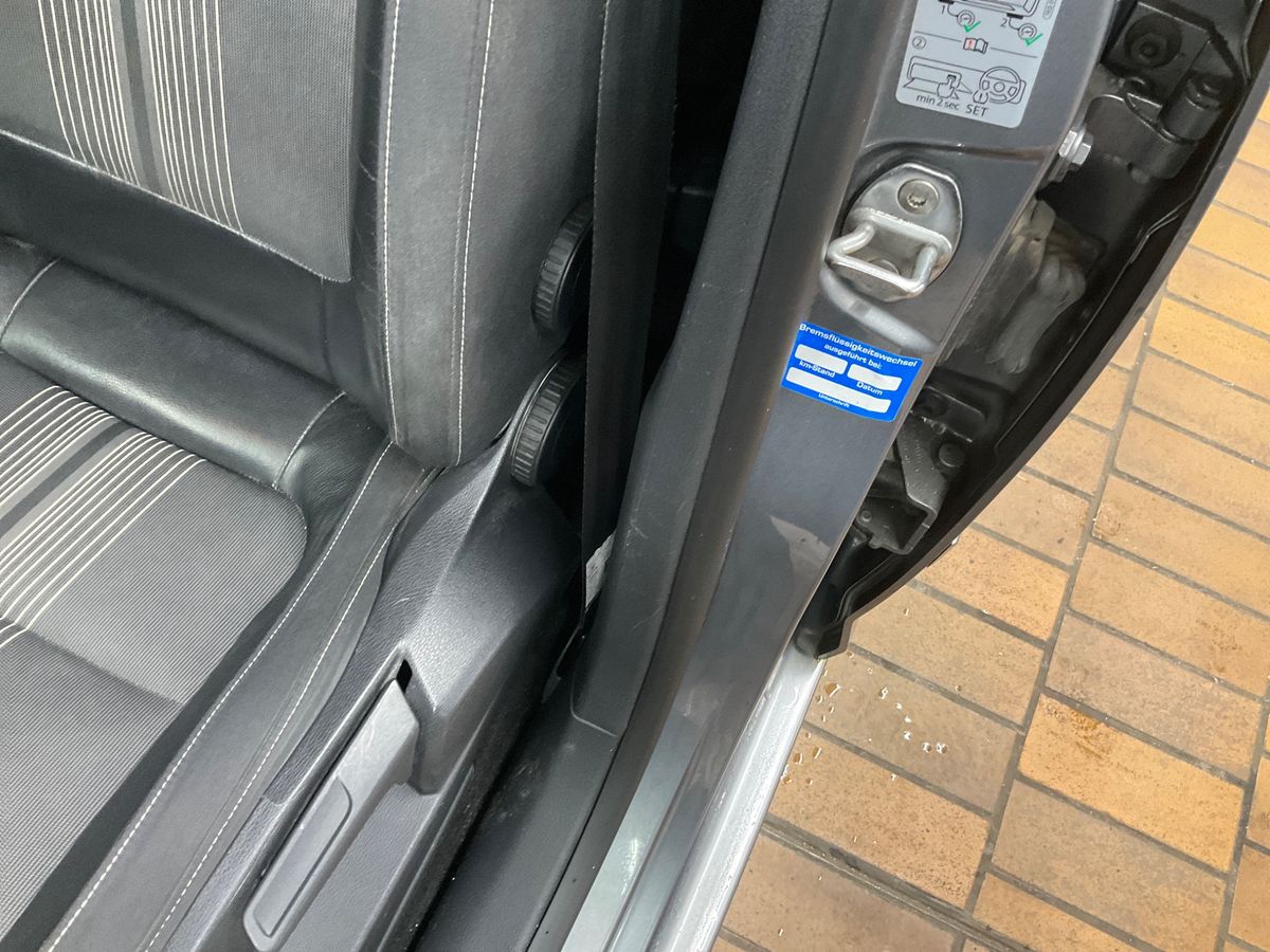 Volkswagen Golf 2012 — photo 40