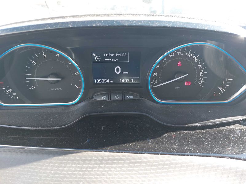 Peugeot 2008 1.2 PureTech Allure — zdjęcie 12