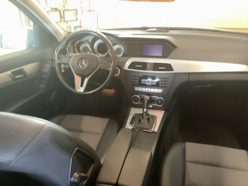 Mercedes-Benz C-Klasse C 180 CGI T BlueEfficiency Avantgarde — zdjęcie 12