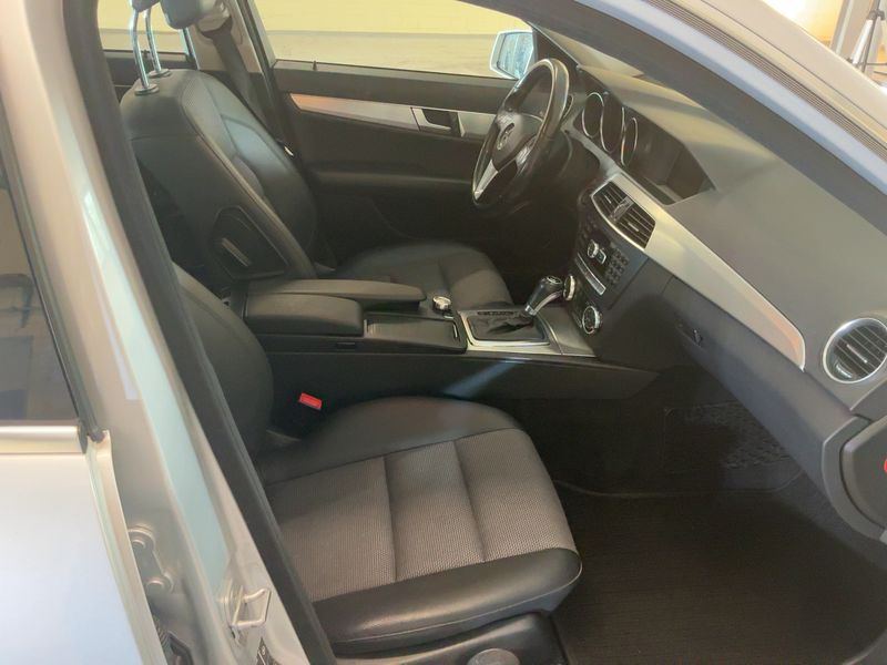 Mercedes-Benz C-Klasse C 180 CGI T BlueEfficiency Avantgarde — zdjęcie 11