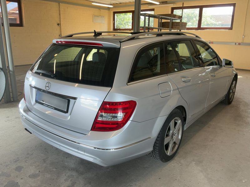 Mercedes-Benz C-Klasse C 180 CGI T BlueEfficiency Avantgarde — zdjęcie 6