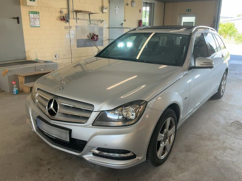 Mercedes-Benz C-Klasse C 180 CGI T BlueEfficiency Avantgarde — zdjęcie 1