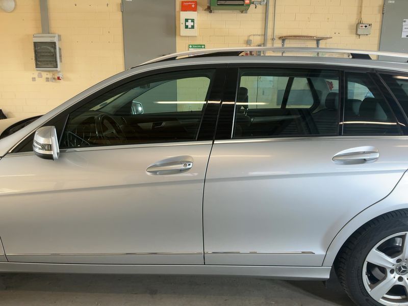 Mercedes-Benz C-Klasse C 180 CGI T BlueEfficiency Avantgarde — zdjęcie 4