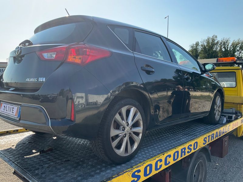 Toyota Auris 1.8 Hybrid Lounge — zdjęcie 2