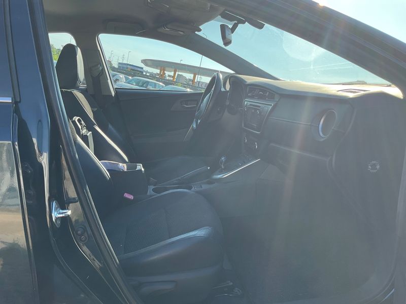 Toyota Auris 1.8 Hybrid Lounge — zdjęcie 3
