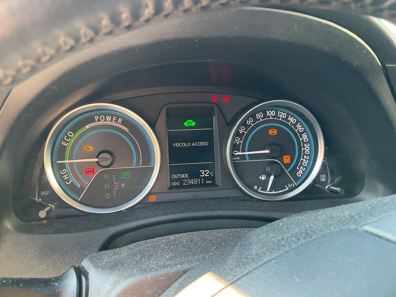 Toyota Auris 1.8 Hybrid Lounge — zdjęcie 4