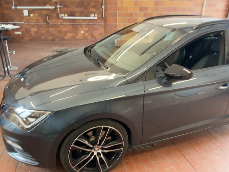 Seat Leon 2.0 TSI Cupra 300 4Drive — zdjęcie 2