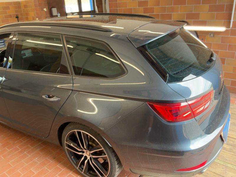 Seat Leon 2.0 TSI Cupra 300 4Drive — zdjęcie 3