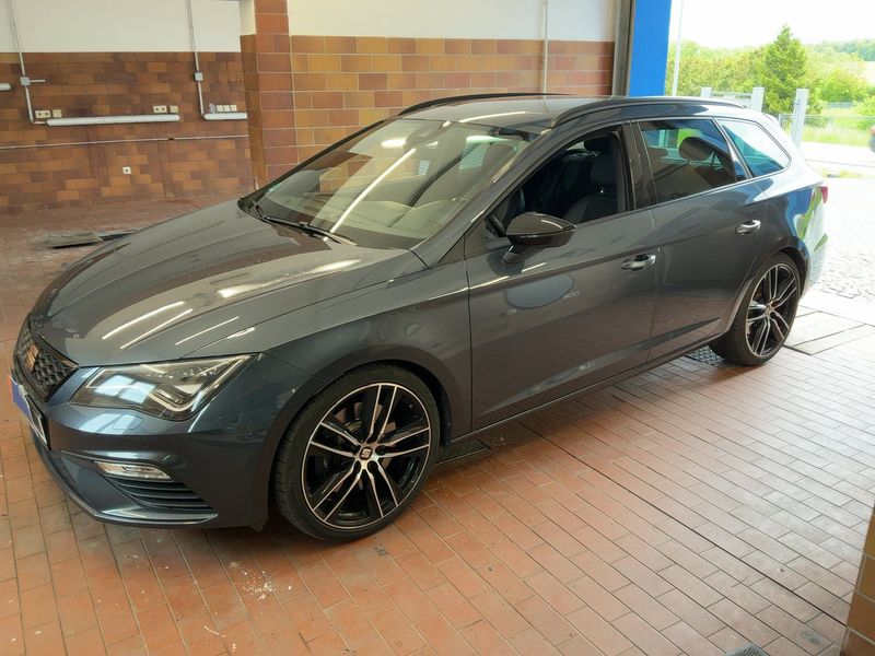 Seat Leon 2.0 TSI Cupra 300 4Drive — zdjęcie 1