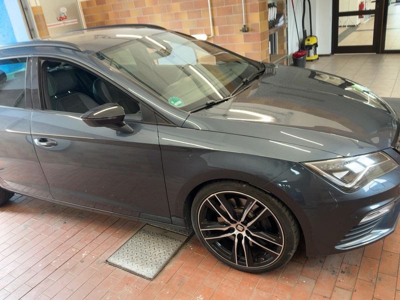 Seat Leon 2.0 TSI Cupra 300 4Drive — zdjęcie 8