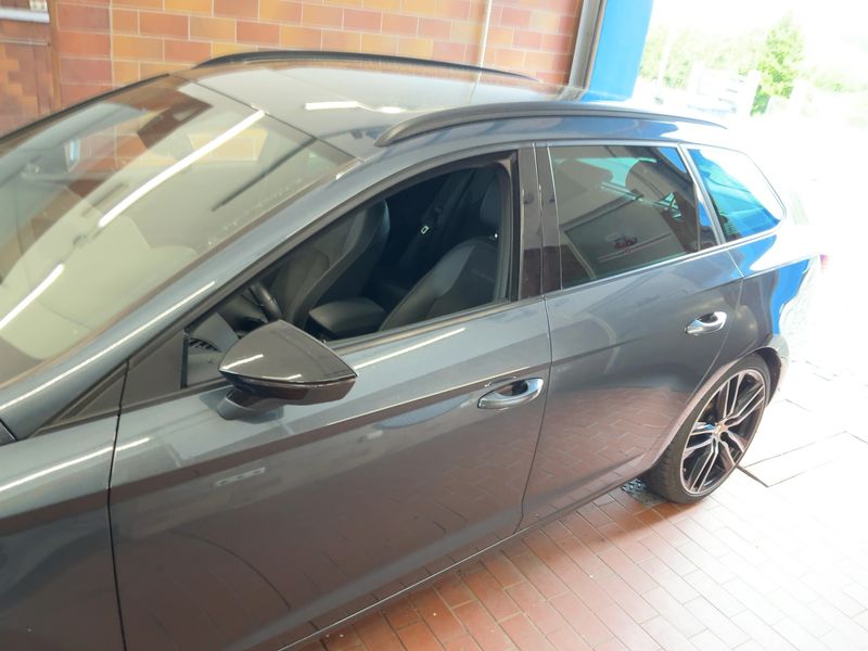 Seat Leon 2.0 TSI Cupra 300 4Drive — zdjęcie 4