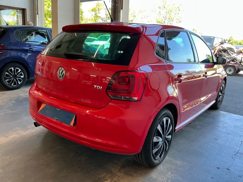 Volkswagen Polo 1.6 TDI Sportline 2010 – снимка 2