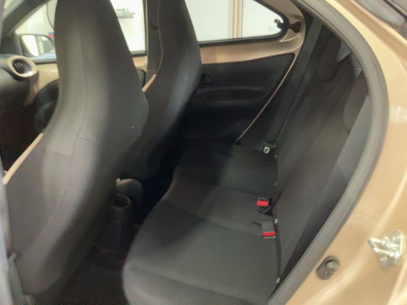 Toyota Aygo X 1.0 VVT-i Design — zdjęcie 14