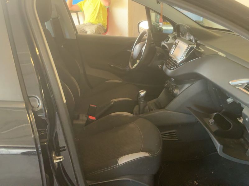 Peugeot 208 1.6 HDi Style — zdjęcie 11