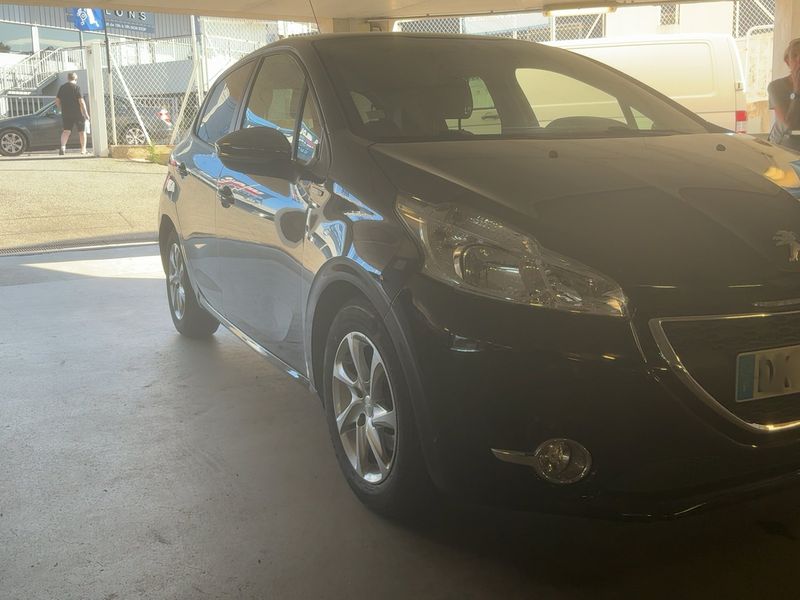 Peugeot 208 1.6 HDi Style — zdjęcie 8