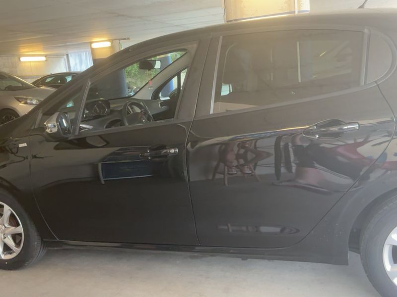 Peugeot 208 1.6 HDi Style — zdjęcie 4