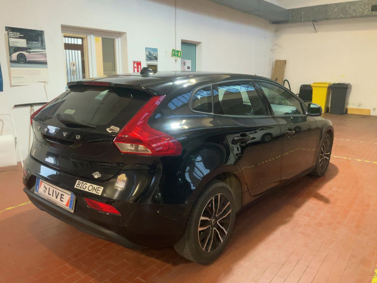 Volvo V40 2019 — photo 9
