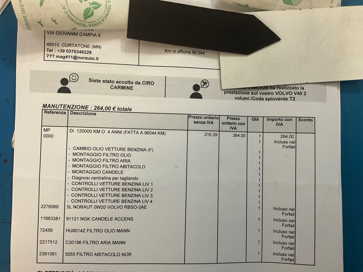 Volvo V40 2019 — photo 23