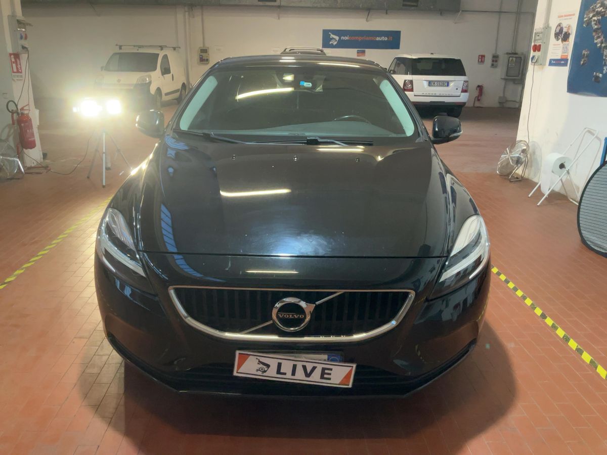 Volvo V40 2019 — photo 15