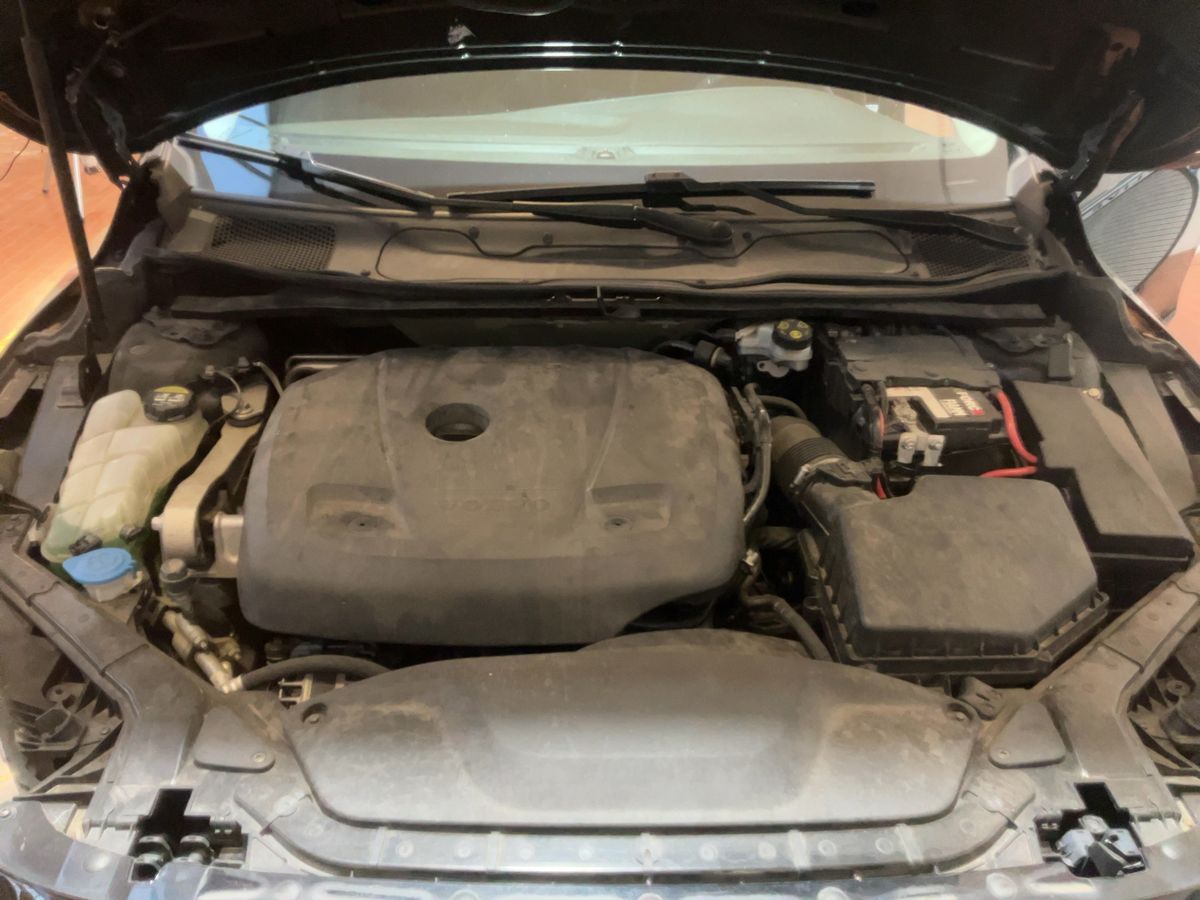 Volvo V40 2019 — photo 44