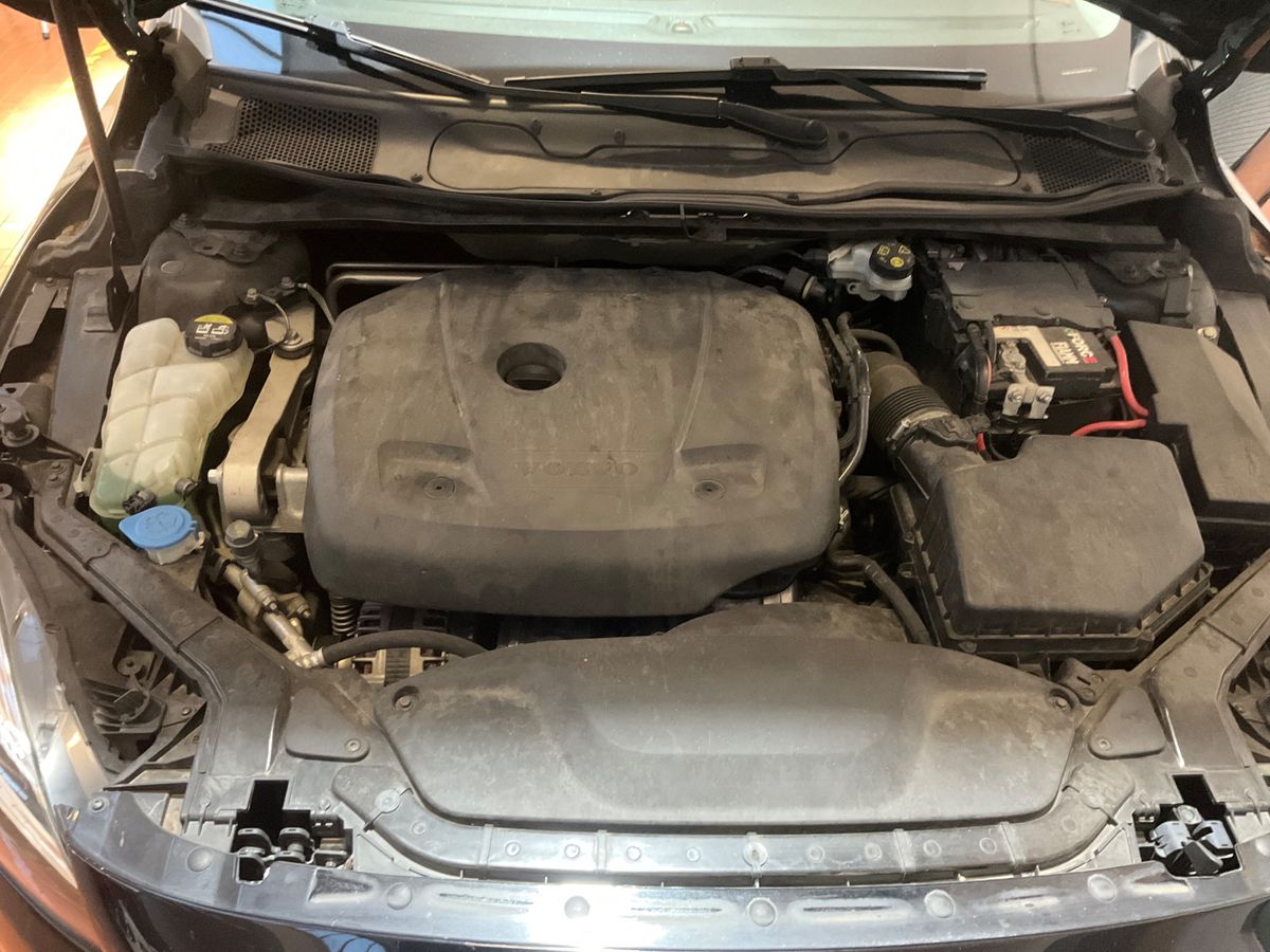 Volvo V40 2019 — photo 46