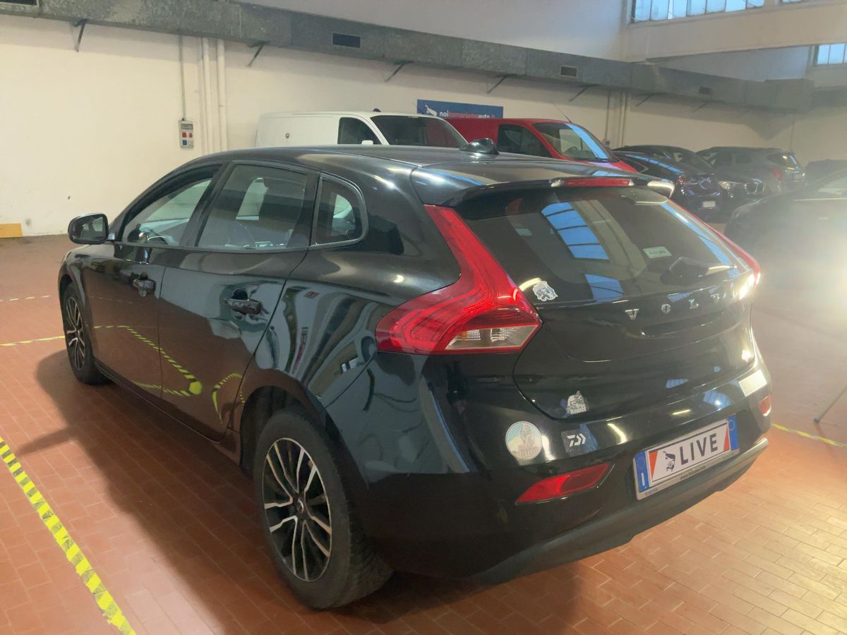 Volvo V40 2019 — photo 7