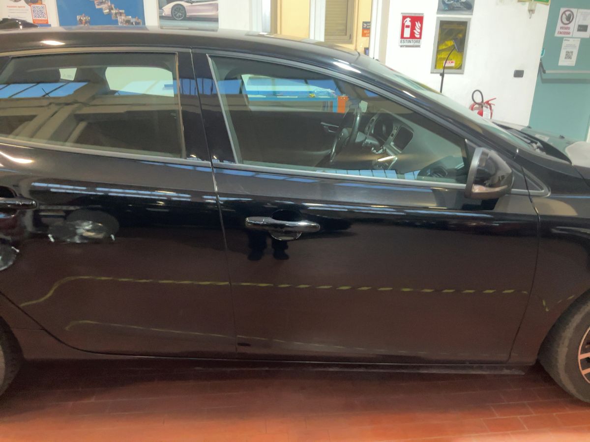 Volvo V40 2019 — photo 11