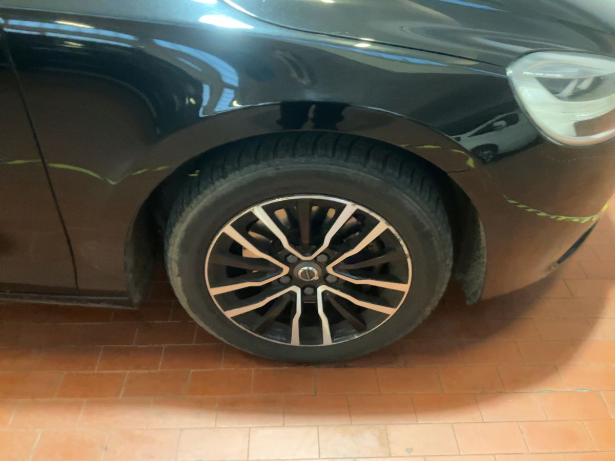 Volvo V40 2019 — photo 12