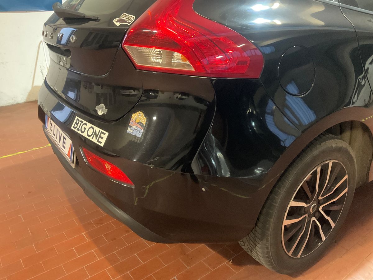 Volvo V40 2019 — photo 39