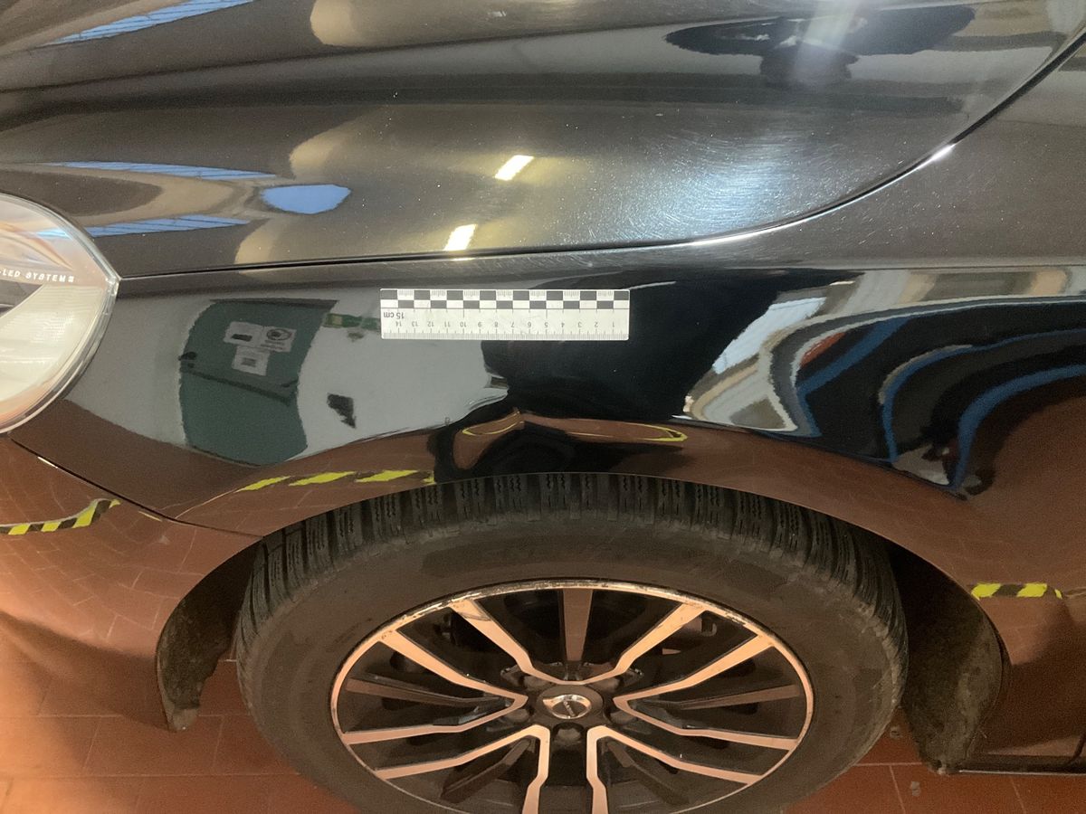 Volvo V40 2019 — photo 38