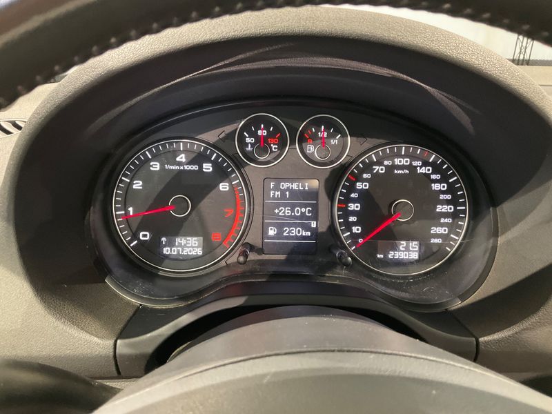 Audi A3 1.8 TFSI Attraction — zdjęcie 4