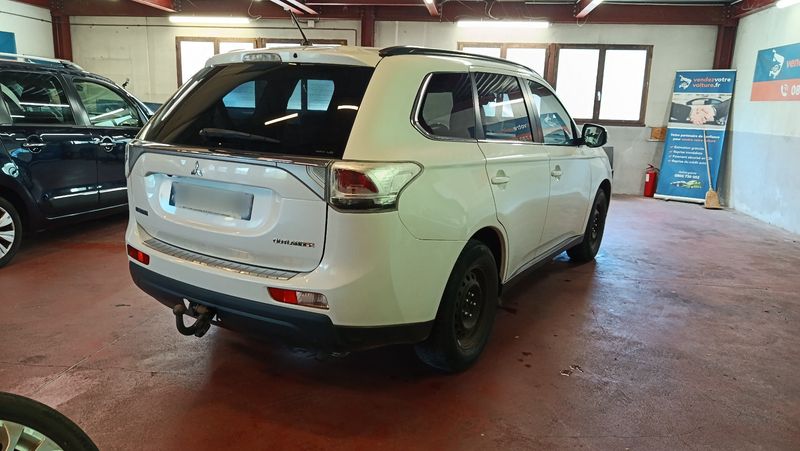 Mitsubishi Outlander 2.2 DI-D Instyle ClearTec 4WD — zdjęcie 6