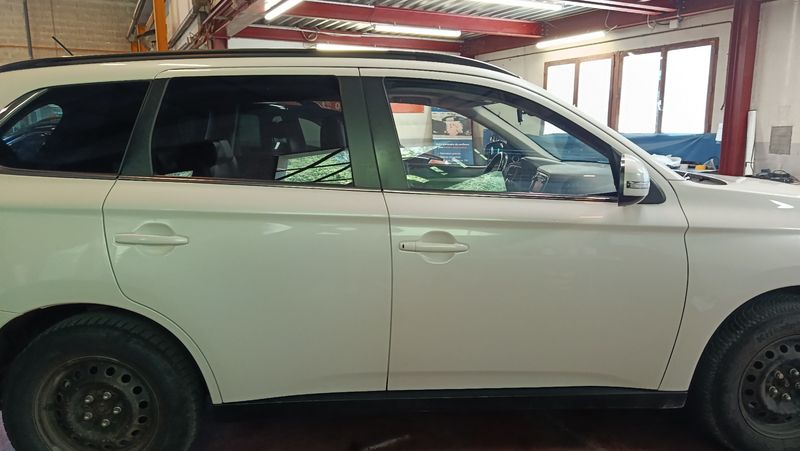Mitsubishi Outlander 2.2 DI-D Instyle ClearTec 4WD — zdjęcie 7
