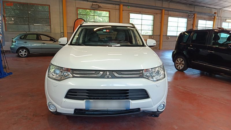 Mitsubishi Outlander 2.2 DI-D Instyle ClearTec 4WD — zdjęcie 9