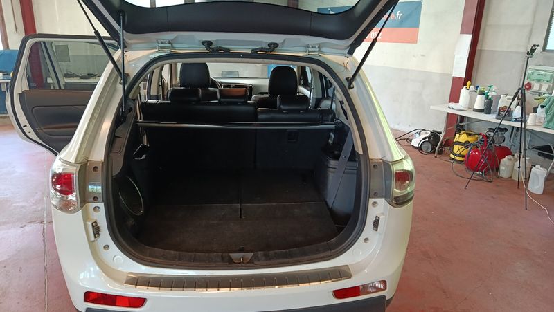 Mitsubishi Outlander 2.2 DI-D Instyle ClearTec 4WD — zdjęcie 10