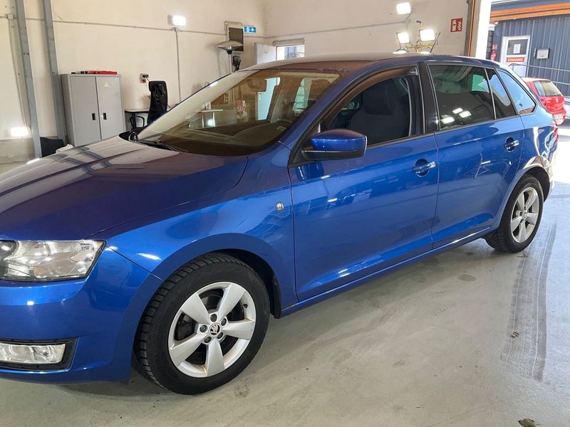 Skoda Rapid Spaceback 1.2 TSI Ambition 2015 – снимка 2