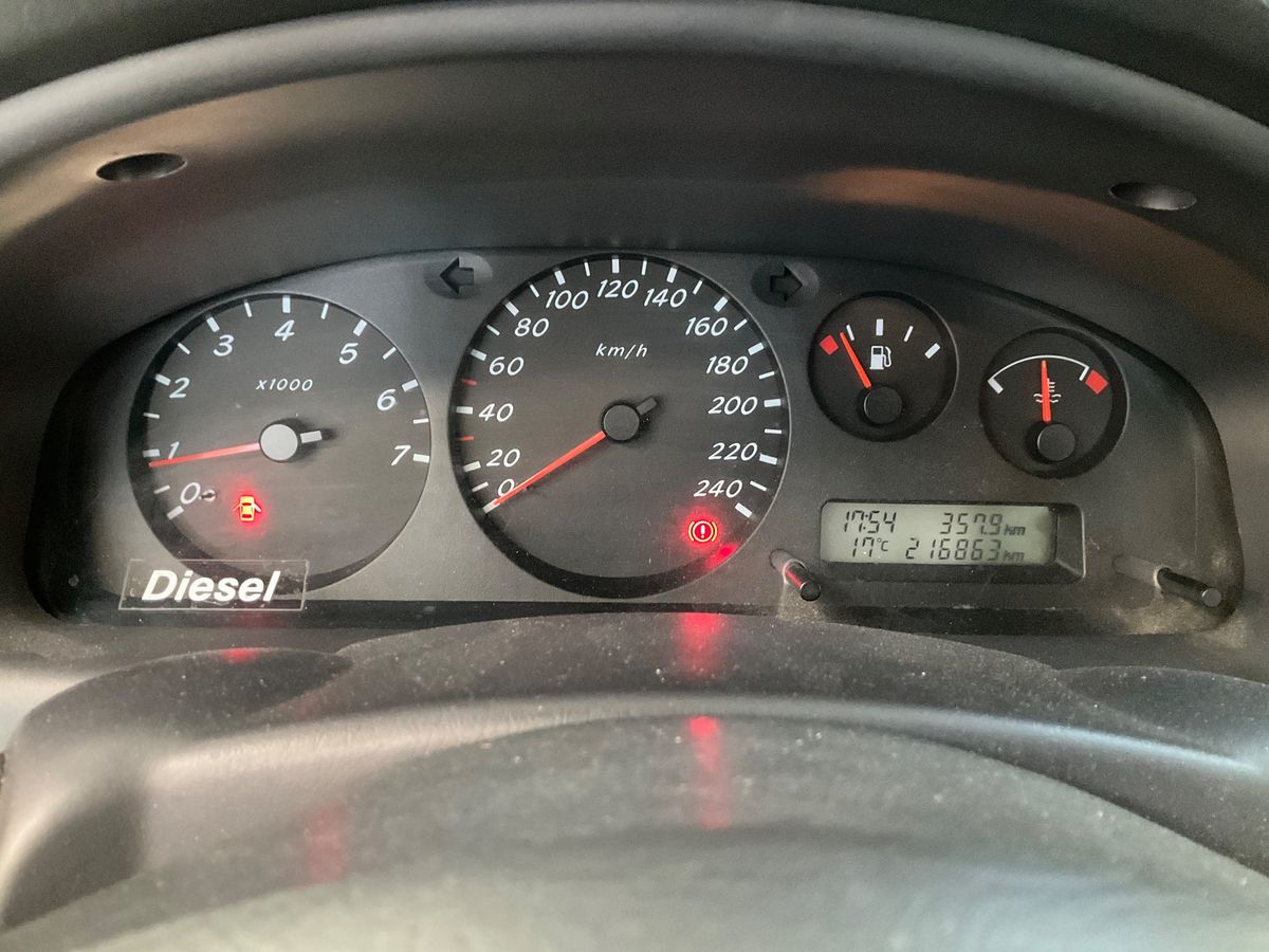 Nissan Almera 2002 — photo 5