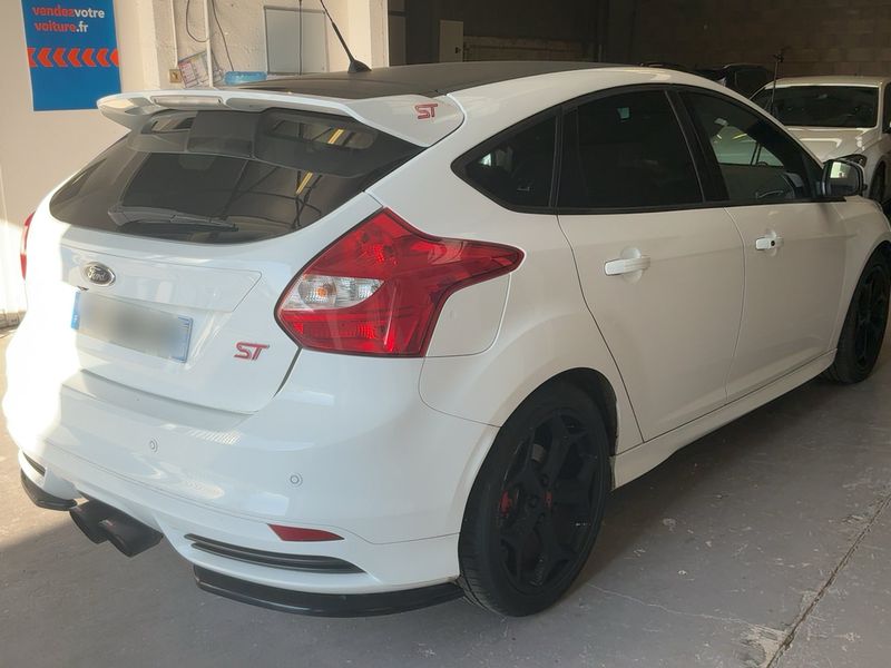 Ford Focus 2.0 EcoBoost ST — zdjęcie 6