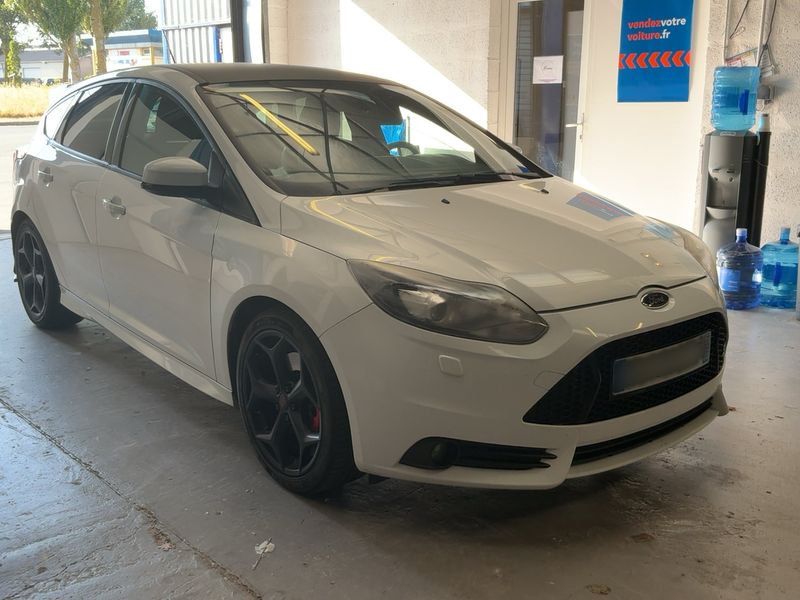 Ford Focus 2.0 EcoBoost ST — zdjęcie 8