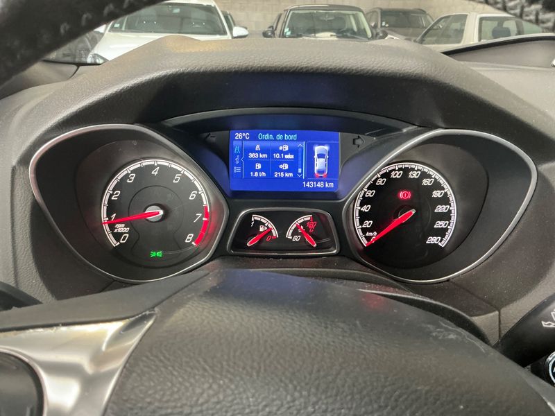 Ford Focus 2.0 EcoBoost ST — zdjęcie 13