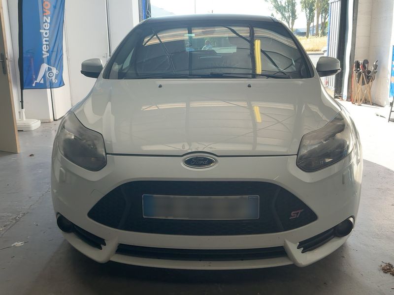 Ford Focus 2.0 EcoBoost ST — zdjęcie 9