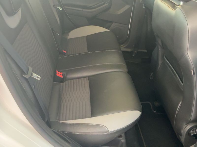 Ford Focus 2.0 EcoBoost ST — zdjęcie 14