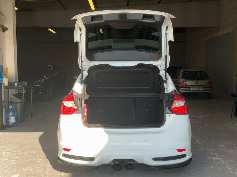 Ford Focus 2.0 EcoBoost ST — zdjęcie 10